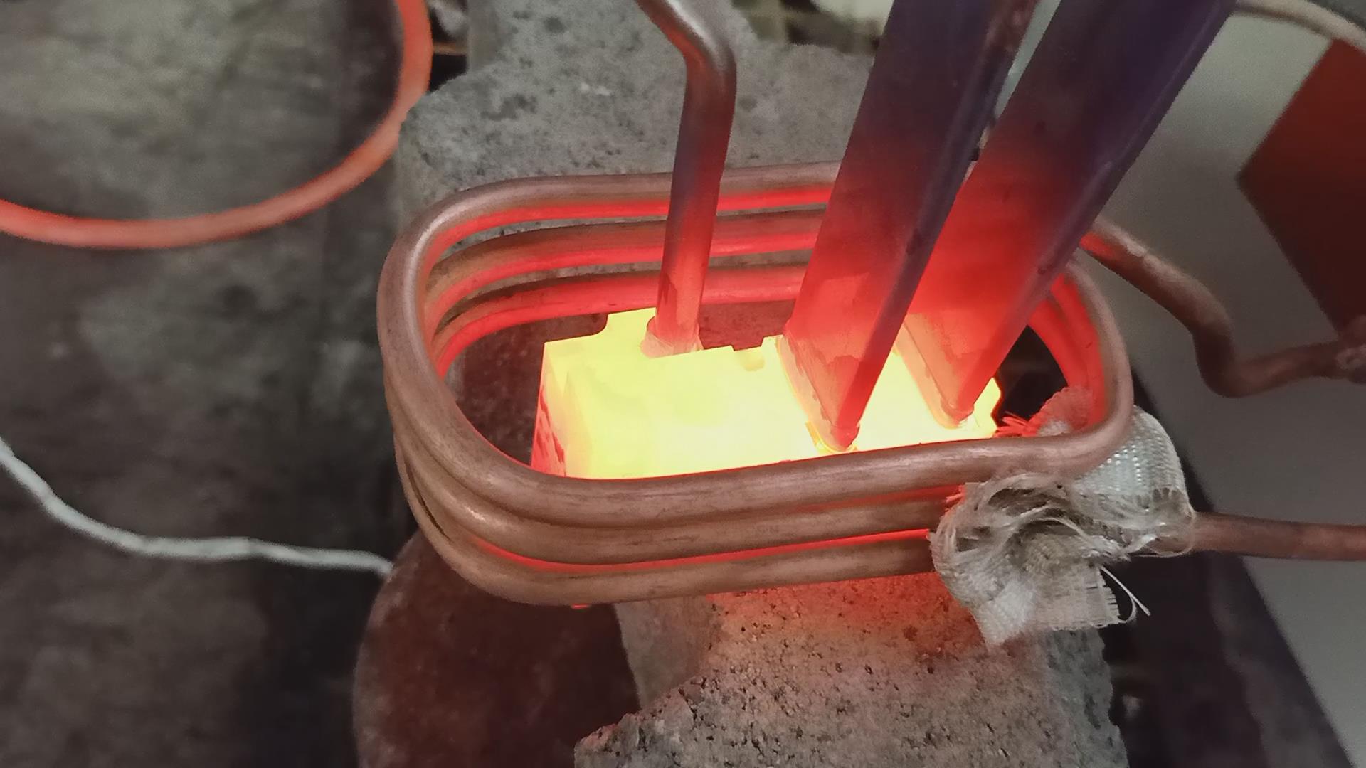 高频焊接设备对铜管钎焊.jpg